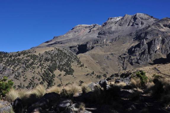 Início da subida no vulcão Izta, perto de Amecameca, na região central do México